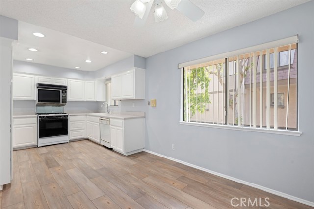 9000 Vanalden Avenue, Northridge CA: https://media.crmls.org/medias/4aec9571-4a8a-4dbc-a468-9a3decc8eec9.jpg