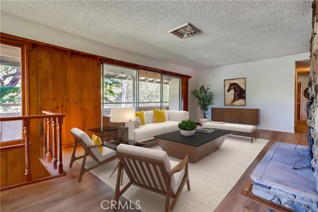7951 Glenties Lane, Sunland CA: https://media.crmls.org/medias/4aeca21e-bcfb-404e-a986-054b1559546c.jpg
