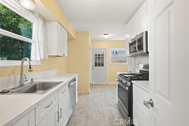 Detail Gallery Image 2 of 73 For 7057 Babcock Ave, North Hollywood,  CA 91605 - 3 Beds | 2 Baths