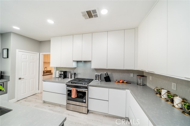 Detail Gallery Image 16 of 46 For 43118 Fiore, Indio,  CA 92203 - 5 Beds | 2/1 Baths