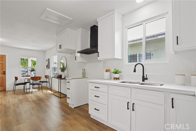 9525 Holmes Avenue, Los Angeles CA: https://media.crmls.org/medias/4aede132-29a5-4b64-846f-c598d3389e3a.jpg