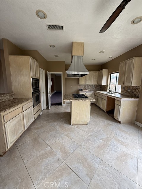 Detail Gallery Image 6 of 26 For 24250 via Lenardo, Yorba Linda,  CA 92887 - 3 Beds | 3 Baths