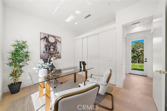 5945 Hesperia Avenue, Encino CA: https://media.crmls.org/medias/4aefb31e-a2f8-4d5c-bf3e-a869427ed807.jpg