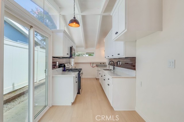 Detail Gallery Image 4 of 19 For 10931 Groveside Ave, Whittier,  CA 90603 - 4 Beds | 2 Baths