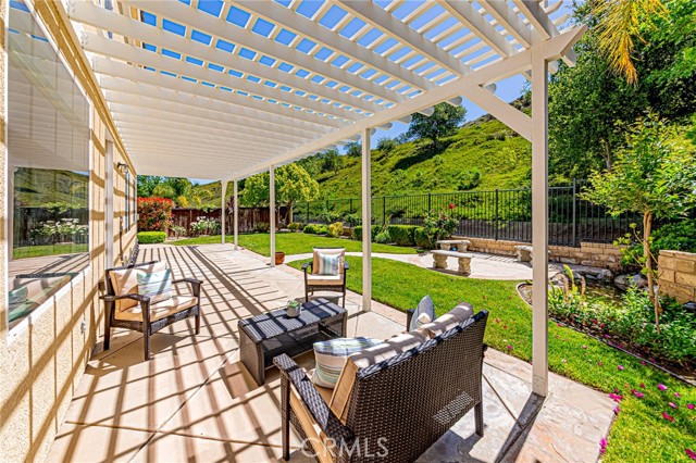 Detail Gallery Image 32 of 62 For 17730 Wren Dr, Canyon Country,  CA 91387 - 5 Beds | 3 Baths