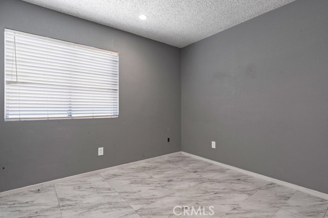 2235 W Avenue K14, Lancaster CA: https://media.crmls.org/medias/4af0ef85-3f39-4450-83b7-3d5ed07eb54b.jpg