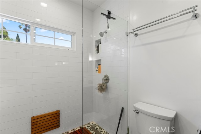 976 N Loma Vista Drive, Long Beach CA: https://media.crmls.org/medias/4af197f0-c09e-4a6c-a818-efc12daef5d9.jpg