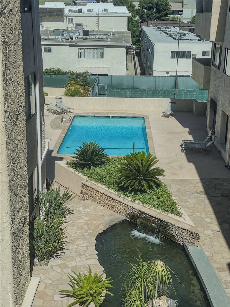 https://media.crmls.org/medias/4af1fb36-66d5-4f12-b7a8-2fe7def358fb.jpg?preset=X-Large
