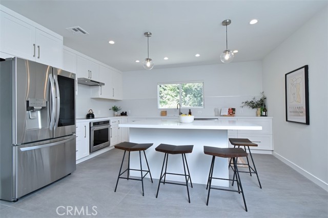 3753 Berry Drive, Studio City CA: https://media.crmls.org/medias/4af233cc-7846-4539-8f2c-fc4e3dd21d61.jpg