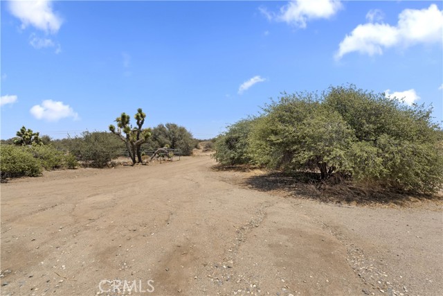 8328 Chateau Road, Phelan CA: https://media.crmls.org/medias/4af389e0-d768-46ef-8eeb-adda9dd1f043.jpg