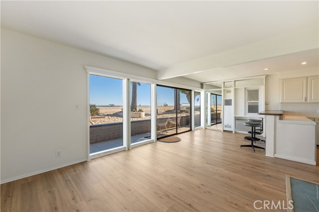 1510 W Oceanfront, Newport Beach CA: https://media.crmls.org/medias/4af476d1-a6ff-494e-824f-26e34ffbb5cd.jpg
