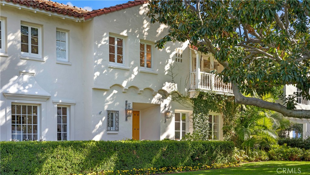 2003 N Victoria Drive