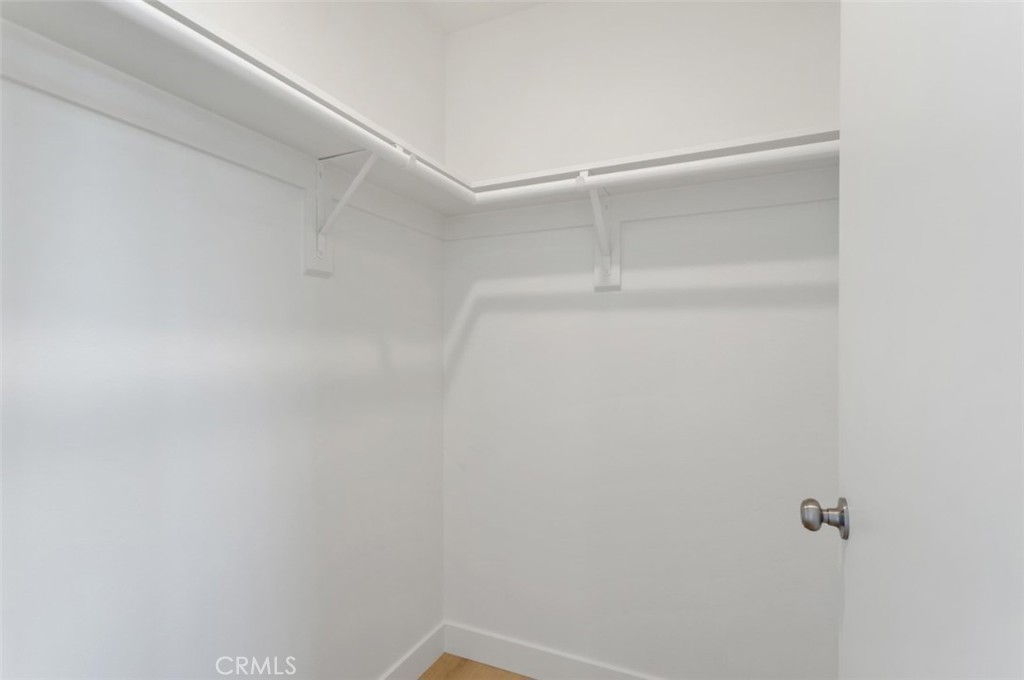 https://media.crmls.org/medias/4af4a934-1faa-41fa-a5a0-df61e0cdbd98.jpg?preset=X-Large