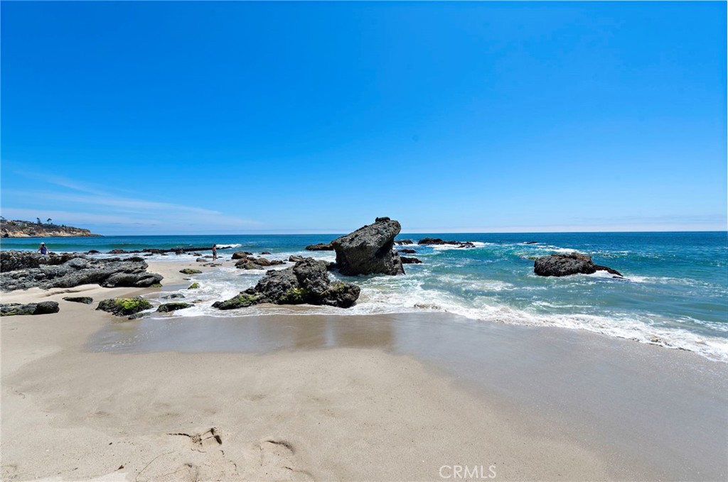 https://media.crmls.org/medias/4af552b3-b735-40b6-b05b-7d8729092e76.jpg?preset=X-Large