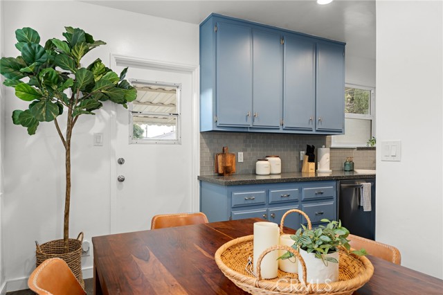 Detail Gallery Image 6 of 24 For 5027 W 135th, Hawthorne,  CA 90250 - 3 Beds | 2 Baths