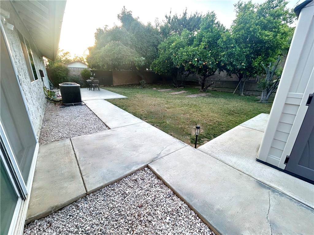 https://media.crmls.org/medias/4af5df94-408a-4959-9c11-539682ad8fe8.jpg?preset=X-Large