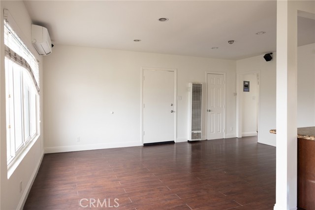 Detail Gallery Image 2 of 13 For 2727 1/2 Griffith Park Bld, Los Angeles,  CA 90027 - 1 Beds | 1 Baths