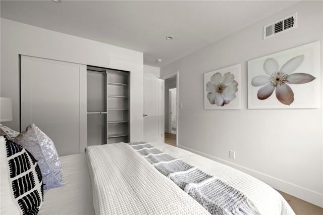 Detail Gallery Image 17 of 27 For 5100 Orrville Ave, Woodland Hills,  CA 91367 - 4 Beds | 3 Baths