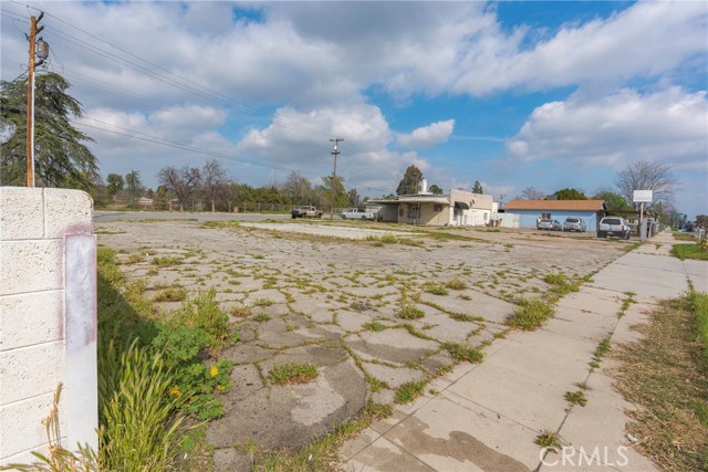 Detail Gallery Image 4 of 12 For 217 Niles Place, Bakersfield,  CA 93305 - – Beds | – Baths