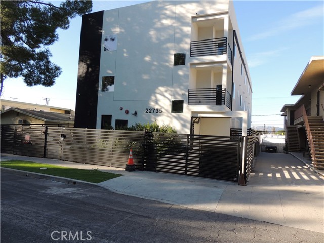 Detail Gallery Image 2 of 14 For 22735 Del Valle St #8,  Woodland Hills,  CA 91364 - 2 Beds | 1 Baths