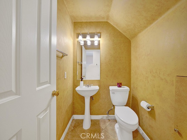 Detail Gallery Image 11 of 27 For 2347 Sunningdale Dr, Tustin,  CA 92782 - 2 Beds | 2/1 Baths