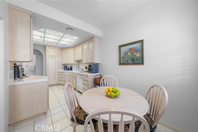 Detail Gallery Image 14 of 23 For 453 S Barrington, Los Angeles,  CA 90049 - 2 Beds | 3 Baths