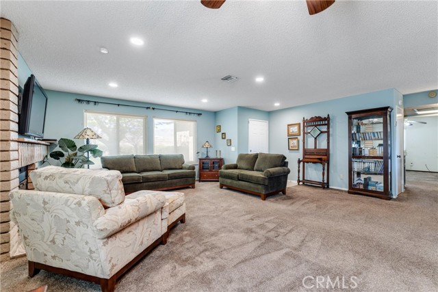 Detail Gallery Image 5 of 25 For 5819 E Avenue T8, Palmdale,  CA 93552 - 3 Beds | 2 Baths