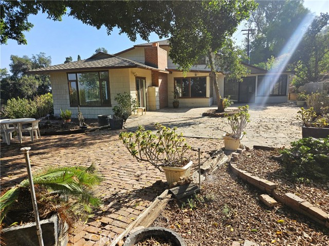 2475 Sunset Drive, Riverside CA: https://media.crmls.org/medias/4af8ad9f-2a2c-41b4-bbee-b742529e7559.jpg