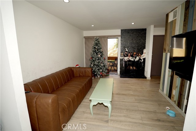 Detail Gallery Image 5 of 46 For 18954 Sherman Way #3,  Reseda,  CA 91335 - 2 Beds | 3 Baths