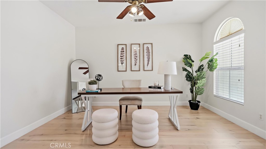 https://media.crmls.org/medias/4af9751e-37ba-4017-be65-b23f98841830.jpg?preset=X-Large