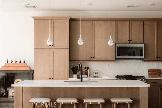 Detail Gallery Image 7 of 34 For 28528 Wildflower Terrace, Castaic,  CA 91384 - 3 Beds | 3 Baths