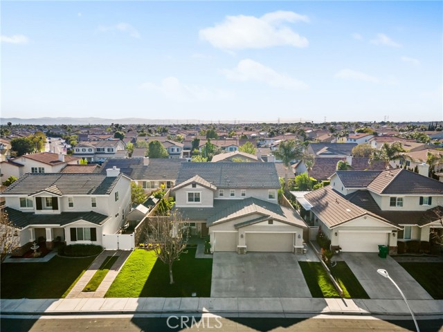 6347 Lyndsey Street, Eastvale CA: https://media.crmls.org/medias/4afa8f45-73b3-470a-955b-1df6d79cd53c.jpg