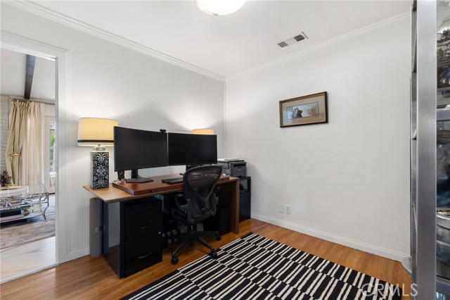 10340 Margate Street, North Hollywood CA: https://media.crmls.org/medias/4afabd82-07ec-42a5-900f-ec2e371f389b.jpg