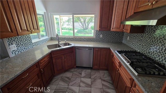 Detail Gallery Image 3 of 24 For 10126 Vanalden, Northridge,  CA 91324 - 4 Beds | 3 Baths