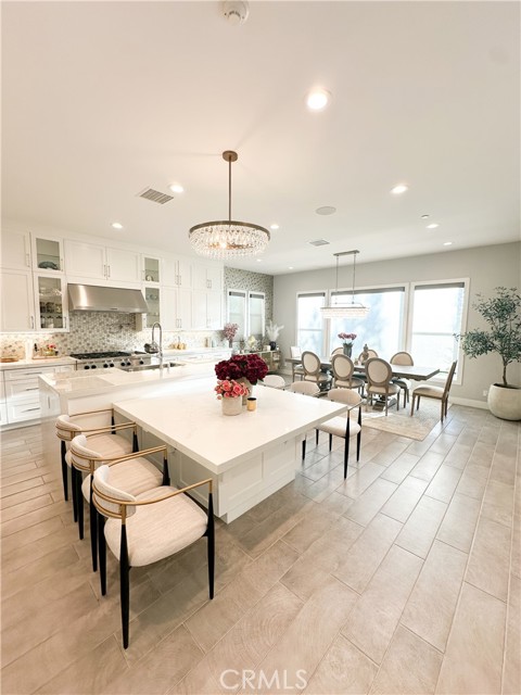 Detail Gallery Image 11 of 48 For 12039 Estrella Pl, Porter Ranch,  CA 91326 - 5 Beds | 5 Baths