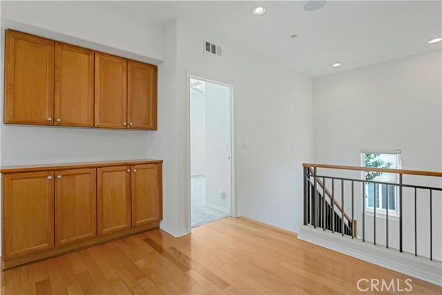 Detail Gallery Image 25 of 43 For 5678 Como Circle, Woodland Hills,  CA 91367 - 5 Beds | 3/1 Baths