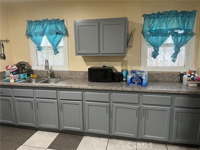 1824 E 109th Street, Los Angeles CA: https://media.crmls.org/medias/4afb8b26-c590-4d6e-bab5-74e013e04ea0.jpg