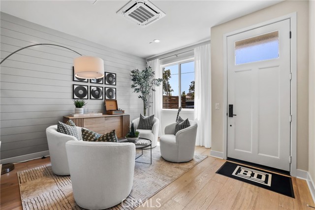 19071 Main Street, Huntington Beach CA: https://media.crmls.org/medias/4afbe5ae-ee7e-44d2-8225-5c4063bf7fe0.jpg