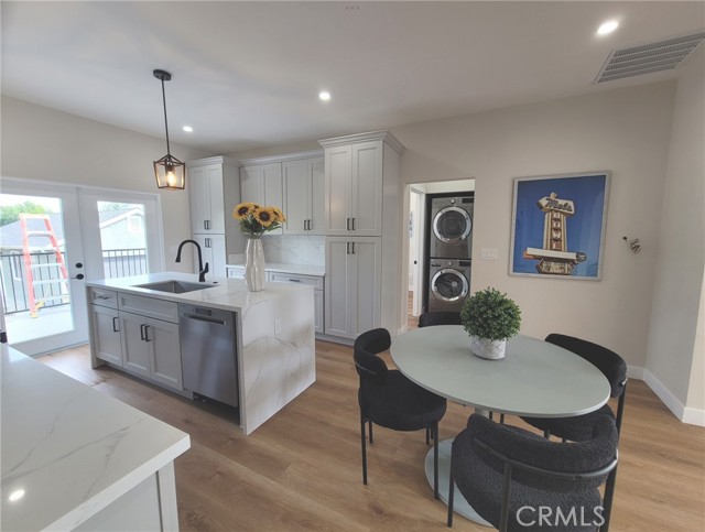 Detail Gallery Image 8 of 15 For 5414 Hillcrest, Los Angeles,  CA 90043 - 3 Beds | 2 Baths