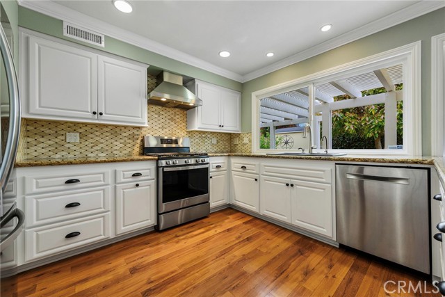 Detail Gallery Image 16 of 34 For 17152 Friml Ln, Huntington Beach,  CA 92649 - 3 Beds | 2 Baths
