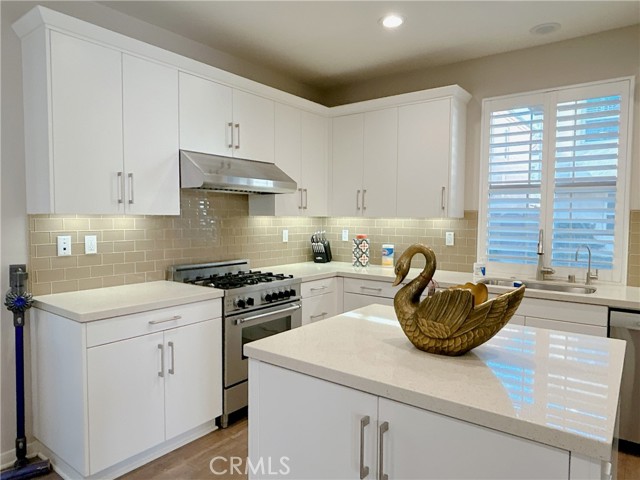 Detail Gallery Image 10 of 28 For 138 Excursion, Irvine,  CA 92618 - 3 Beds | 2/1 Baths