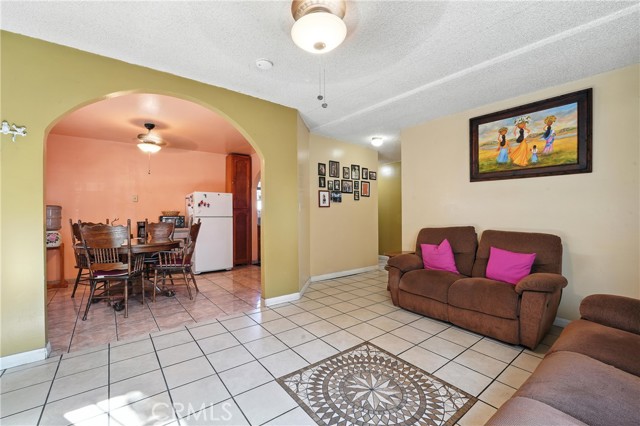 2718 E 7th Street, Los Angeles CA: https://media.crmls.org/medias/4afcb3e5-70de-410b-8981-47714c7a16de.jpg