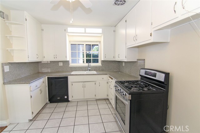 Detail Gallery Image 9 of 24 For 9310 Crebs Ave, Northridge,  CA 91324 - 4 Beds | 2 Baths