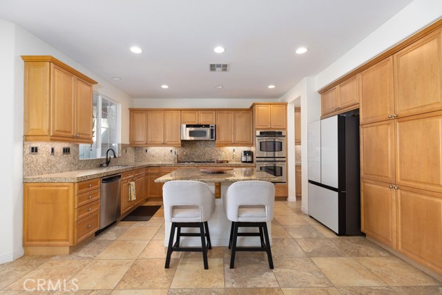 Detail Gallery Image 5 of 32 For 63 Volta Del Tintori, Lake Elsinore,  CA 92532 - 5 Beds | 4/1 Baths