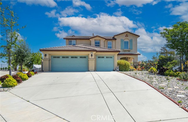 Detail Gallery Image 1 of 30 For 29240 Willow Ridge Ct, Lake Elsinore,  CA 92530 - 4 Beds | 3 Baths