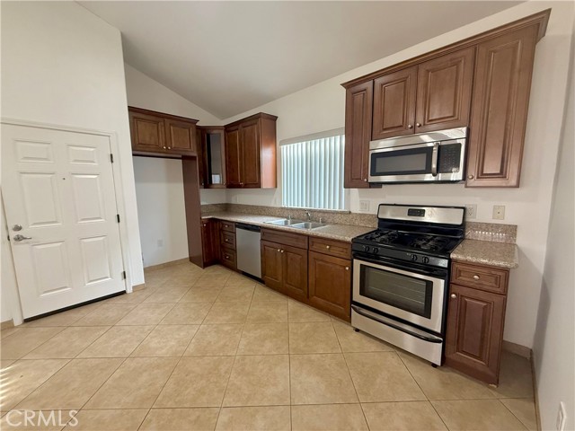 Detail Gallery Image 11 of 30 For 6917 Woodman Ave #7,  Van Nuys,  CA 91405 - 2 Beds | 1 Baths
