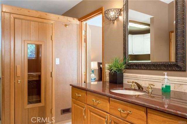 Detail Gallery Image 14 of 39 For 1954 Nob Hill Dr, Running Springs,  CA 92382 - 4 Beds | 2 Baths