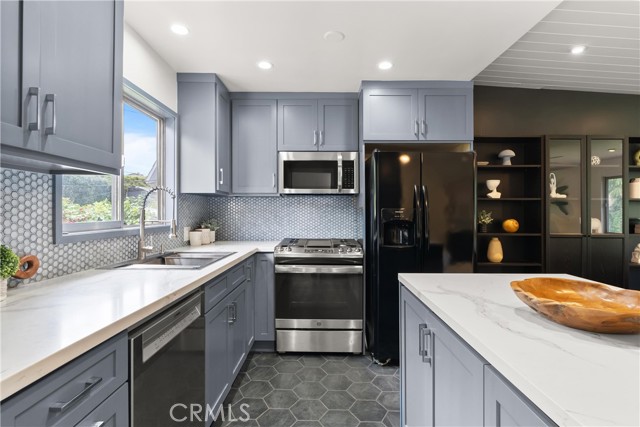 645 Griffith Way, Laguna Beach CA: https://media.crmls.org/medias/4aff461f-8494-477e-bcdd-e093b0739787.jpg