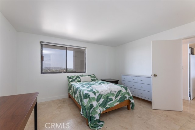 1750 E Ocean Boulevard, Long Beach CA: https://media.crmls.org/medias/4aff7f68-8e63-4340-b6a7-e48099c6d61b.jpg