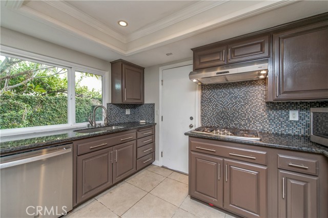 Detail Gallery Image 15 of 43 For 15305 Moulins Cir, Irvine,  CA 92604 - 4 Beds | 2/1 Baths